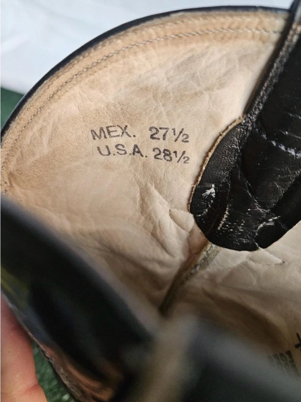 Men's shoe subcategory identification